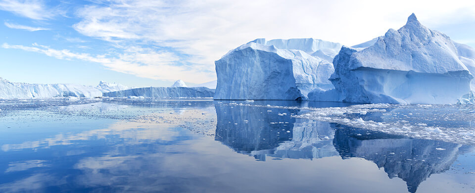 冰海航行<span>搭著快艇出發欣賞冰河奇景，穿梭在充滿各式海上浮冰之中，感受大自然的震撼。（此活動視當日氣候及海上浮冰可行與否而定）</span>
