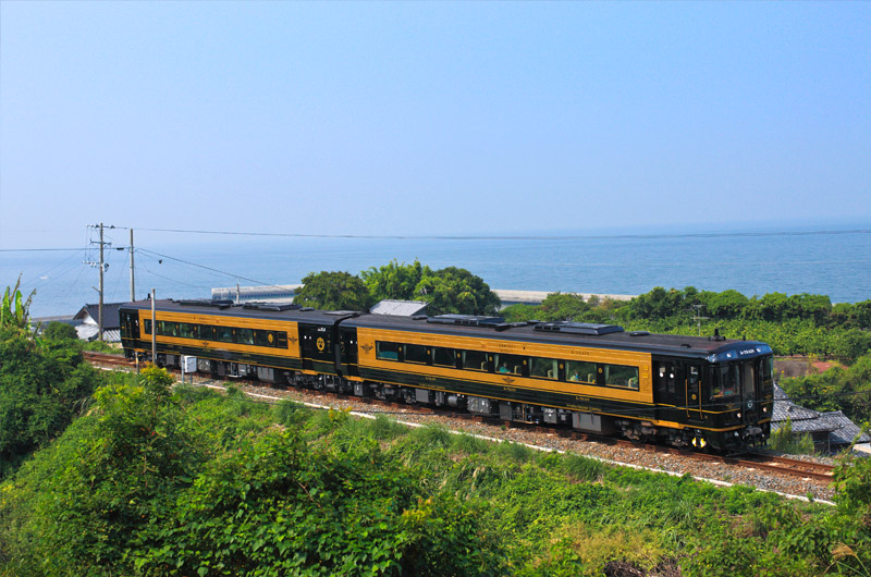 JR特級「A列車」自熊本站駛至三角站 JR特級「A列車」自熊本站駛至三角站
