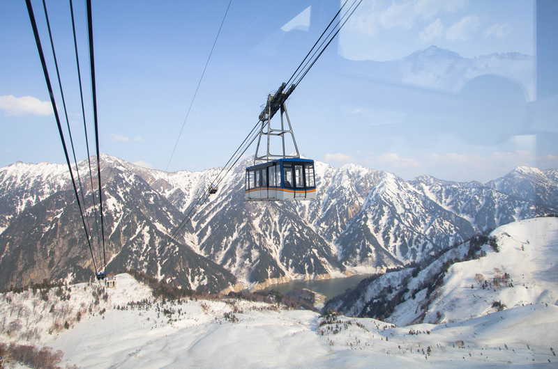 立山黑部空中纜車，絕佳視角欣賞一片雪白