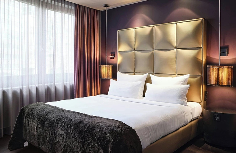 ROOMERS FRANKFURT CENTRAL AUTOGRAPH COLLECTION