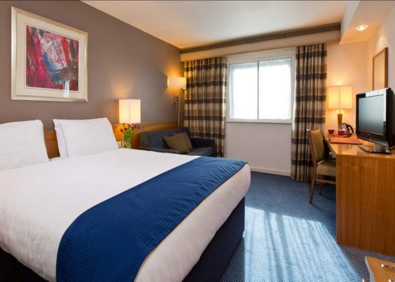 LEONARDO HOTEL LONDON HEATHROW AIRPORT