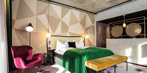 ME AND ALL HOTEL FLIMS