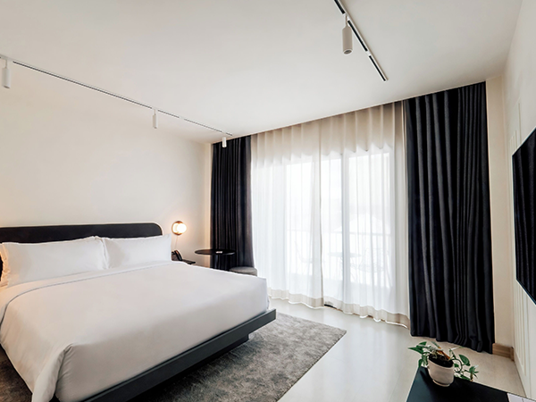 THE STANDARDX BANGKOK PHRA ARTHIT