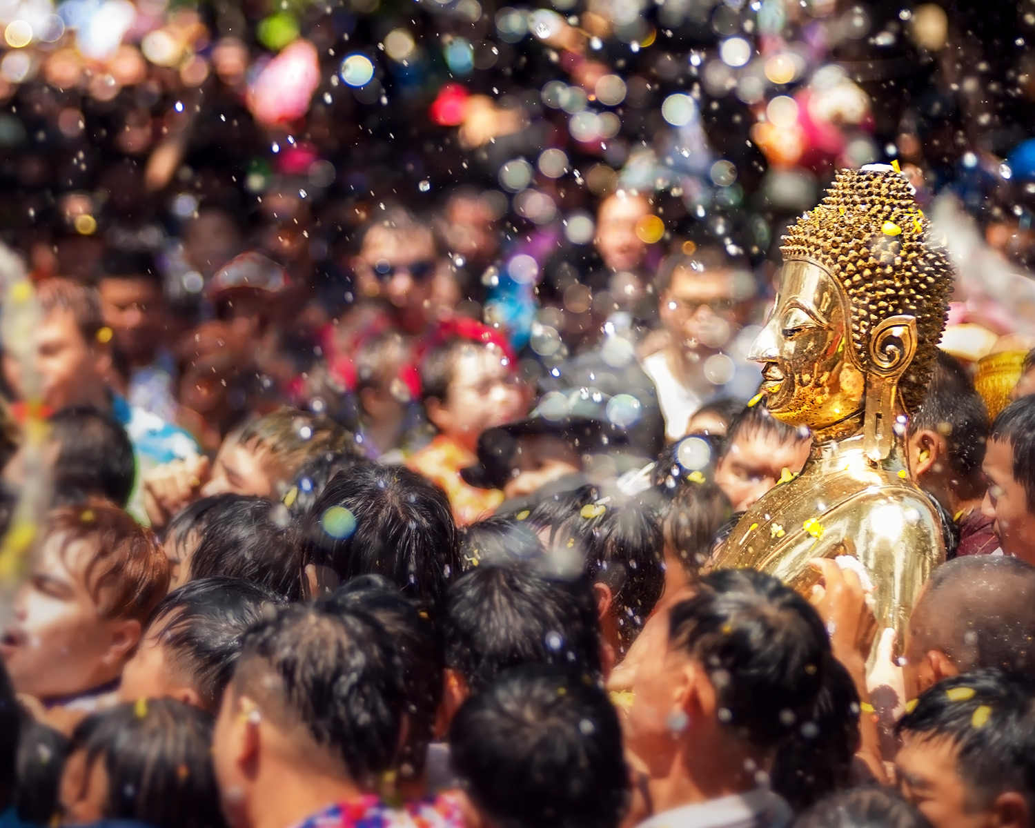 泰國潑水節 潑水戰區倫披尼公園