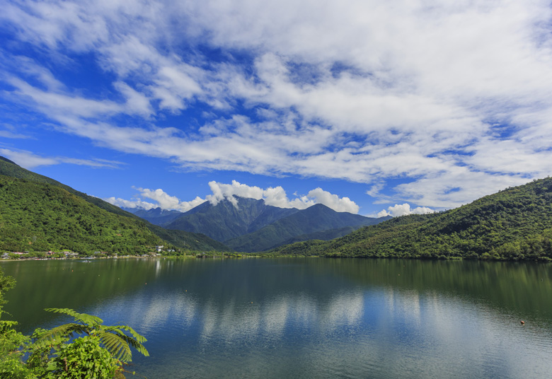 五星理想大地》西班牙應許河遊船.鳳林菸樓記憶.歐式自助百匯2日