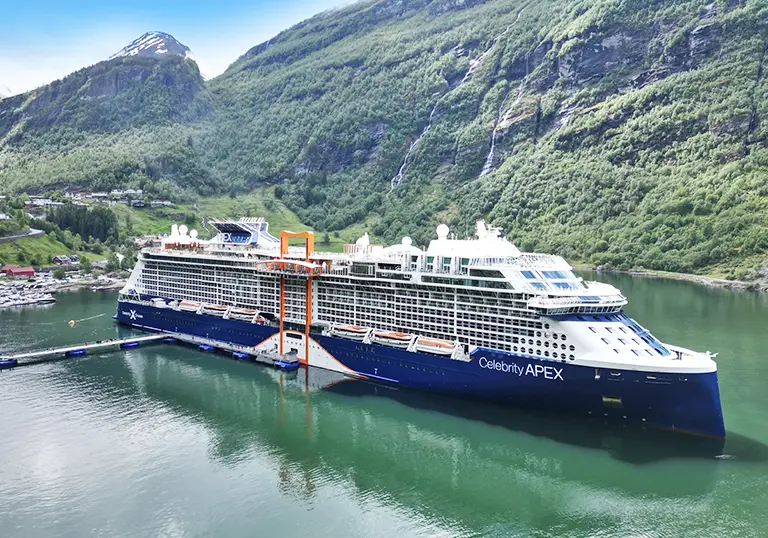 名人至極號》尋幽探訪挪威峽灣.都鐸王朝絕代風華.重返維京傳奇11日