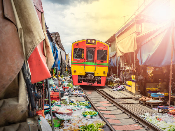泰國 長頸鹿美拍.安帕瓦府漫遊.湄南河夜遊船.三晚五星飯店6日