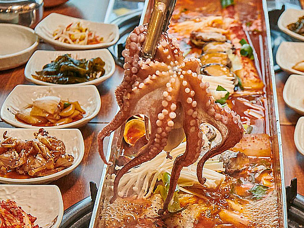 韓國 濟州島 濟州神話世界樂園.騎駱駝武藝秀.長鐵板年夜飯.全程五星萬豪5日