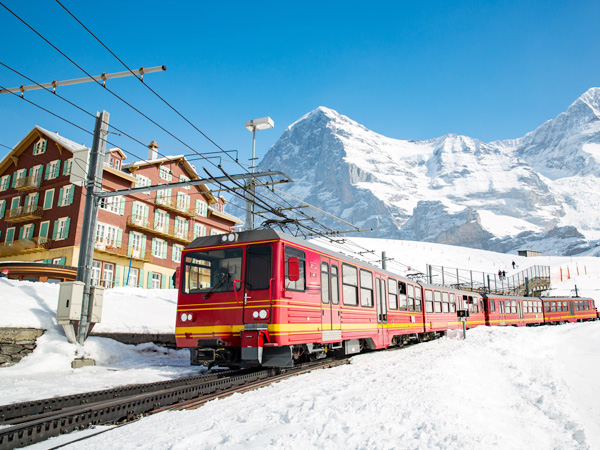歐洲 中西歐 德瑞最美少女峰.全覽鐵力士山.夢幻新天鵝堡.童話亞爾薩斯11日