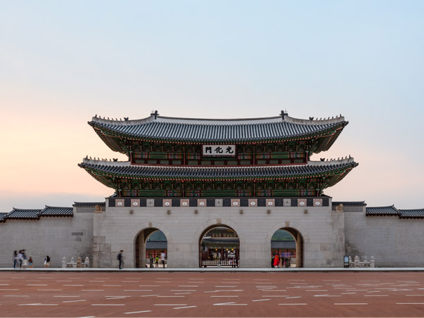 愛寶樂園.滑雪採草莓.景福宮韓服遊.三晚五星飯店5日