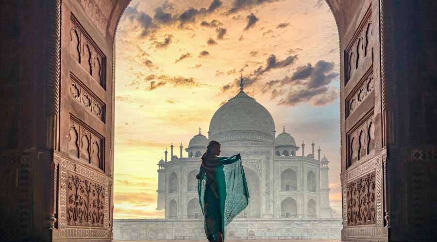 五星雙飛印度》泰姬瑪哈陵.恆河日出遊船.佳普爾琥珀堡.水宮阿格拉堡8日