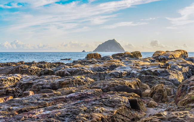 旅展一口價》秘境阿拉寶灣.海蝕奇景佛手洞仙洞巖.基隆廟口美食1日
