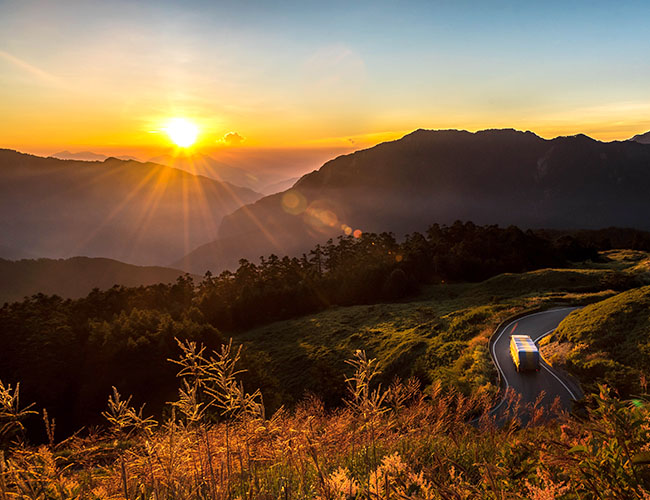 高鐵旅遊》南投合歡山夕陽.觀星.清境草原2日