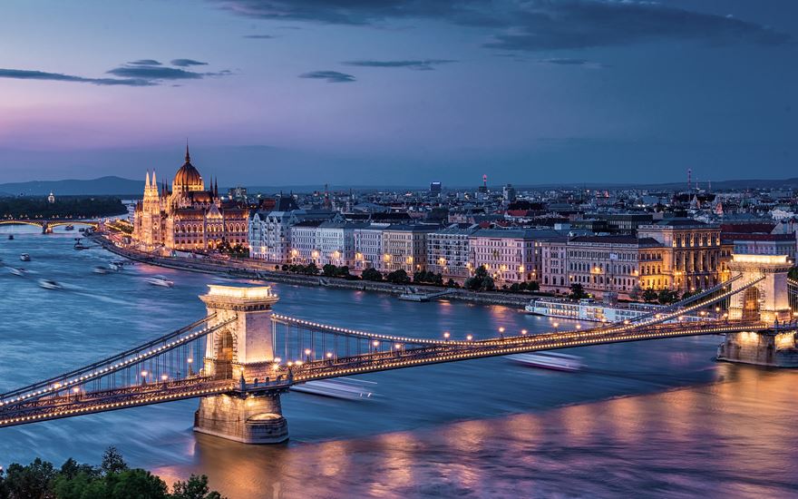 限量匈牙利》遇見布達佩斯.絕美河畔小鎮.多瑙河遊船.維也納熊布朗宮8日