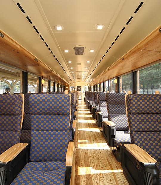 海幸山幸列車車内