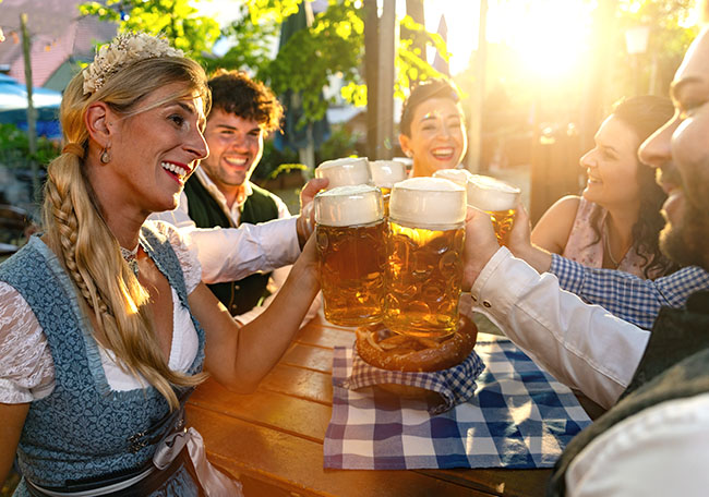 君臨德瑞.慕尼黑啤酒節》皮拉圖斯山頂飯店.童話新天鵝堡.快線景觀列車.德國五星飯店10日