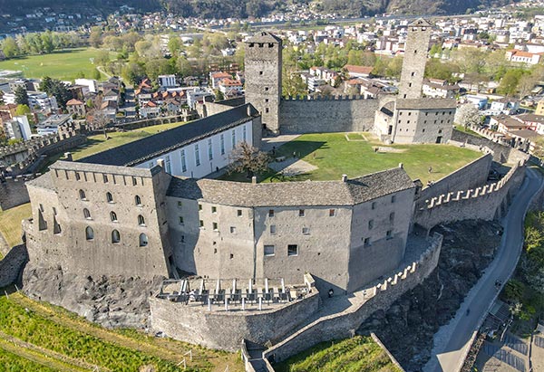 唯美瑞士.報名送小費》三大名峰收錄.四大景觀火車.兩大精彩城堡.列支敦斯登12日