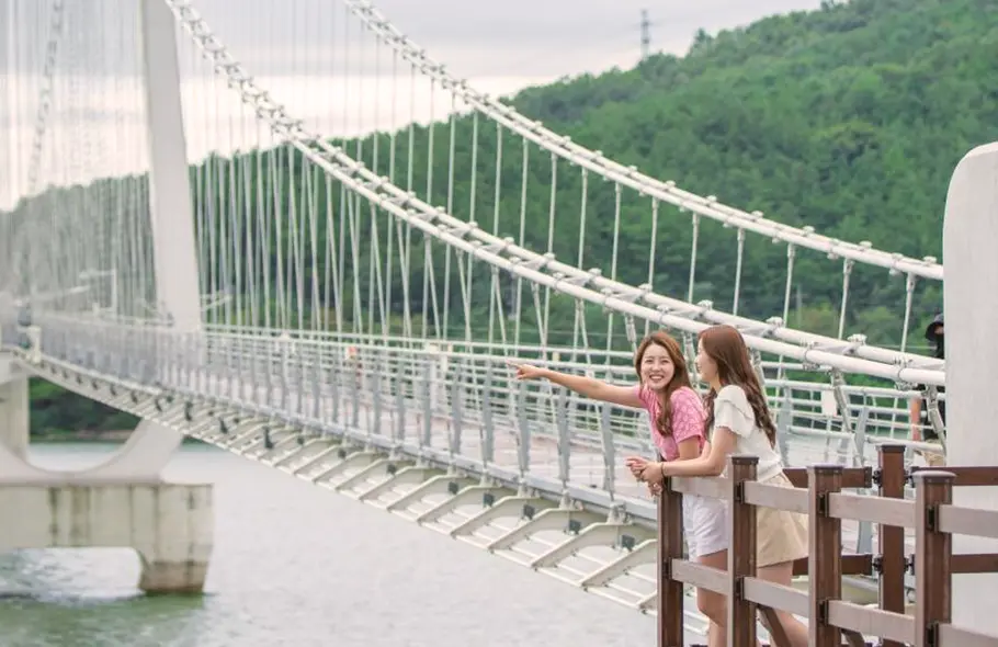 塔亭湖吊橋