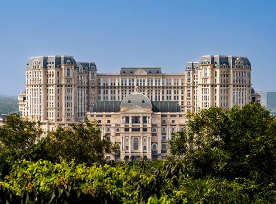 澳門上葡京酒店(2大2小.四人一室)》自助山美食饗宴.奢華自由行3日